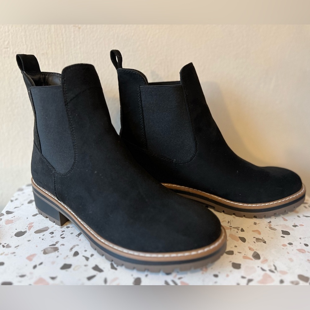 Kensie Black Chelsea Boots